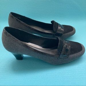 Covington Shoes Sz  10 Pumps Black Gray Stripe Fabric Slip On Heels